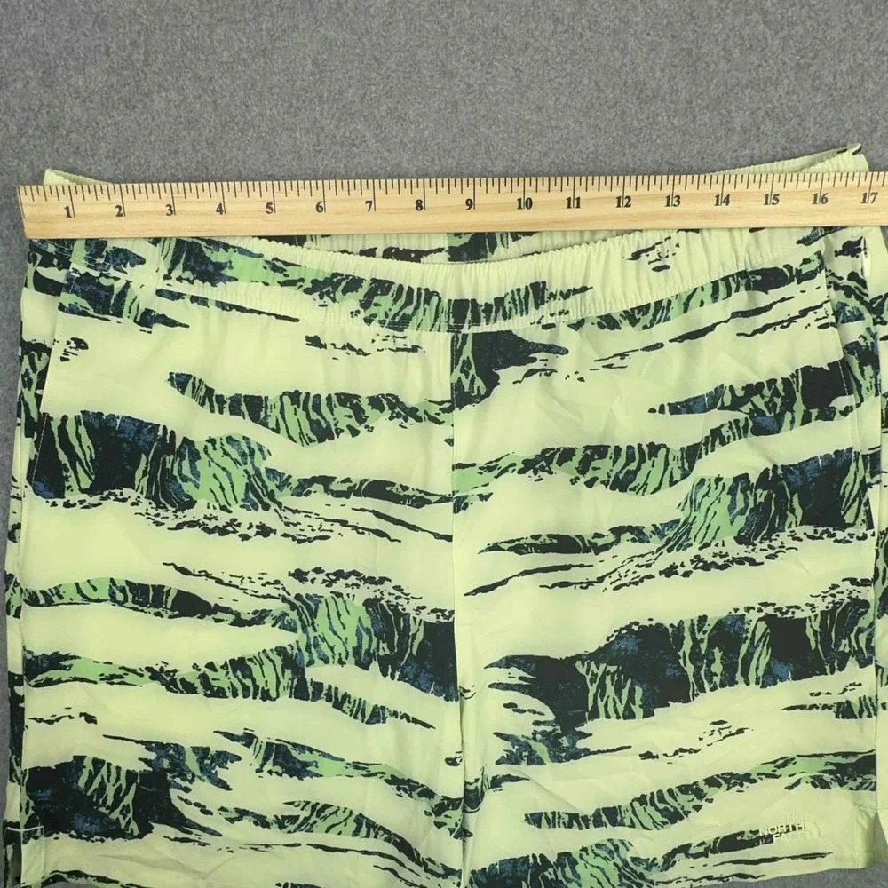 The North Face Men's Wander Shorts Size‎ L Green New Lightweight Hiking Outdoor